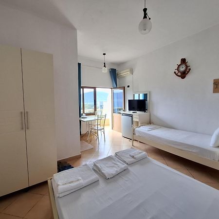 Hotel Sirena Radhime Bagian luar foto