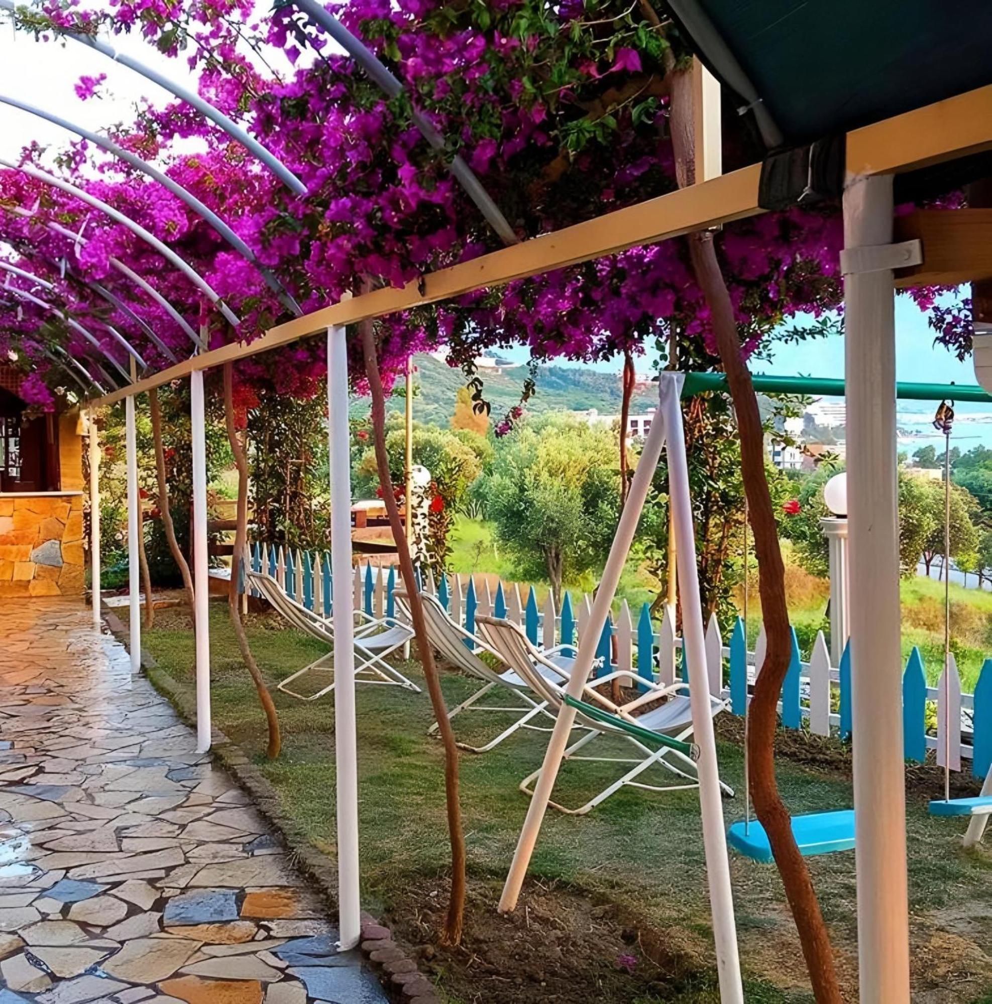 Hotel Sirena Radhime Bagian luar foto