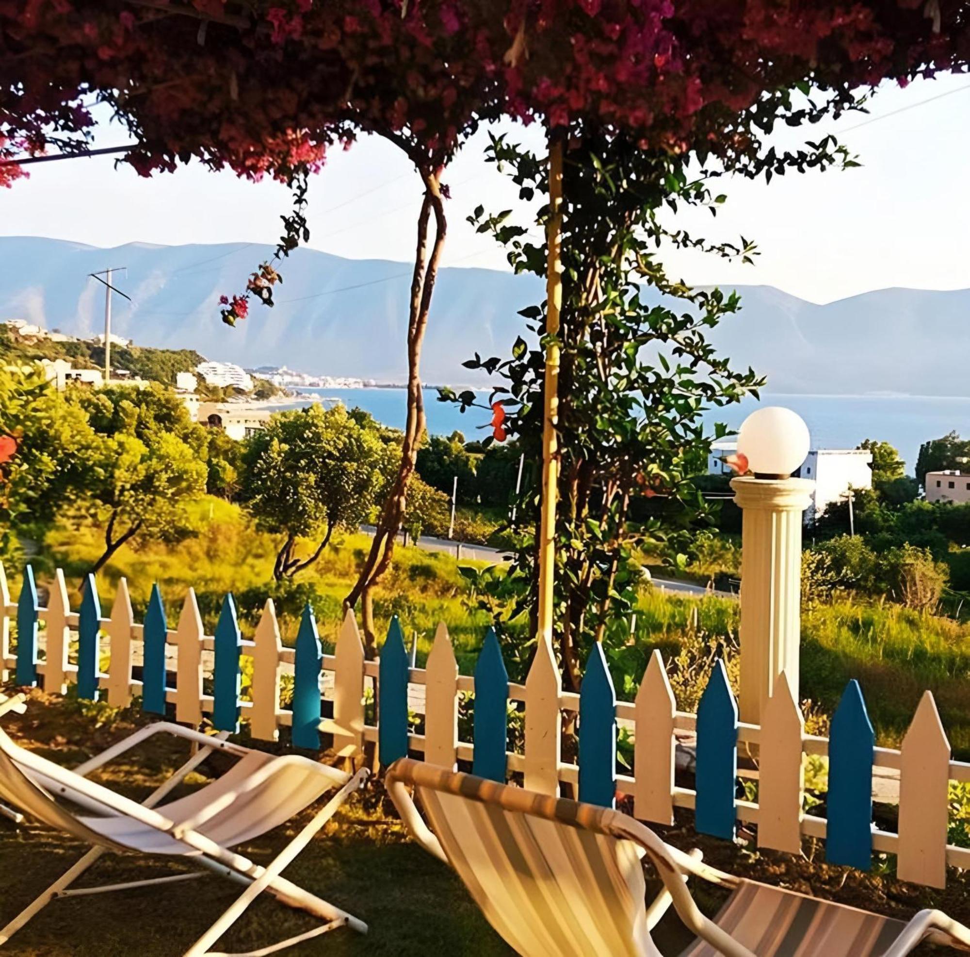 Hotel Sirena Radhime Bagian luar foto