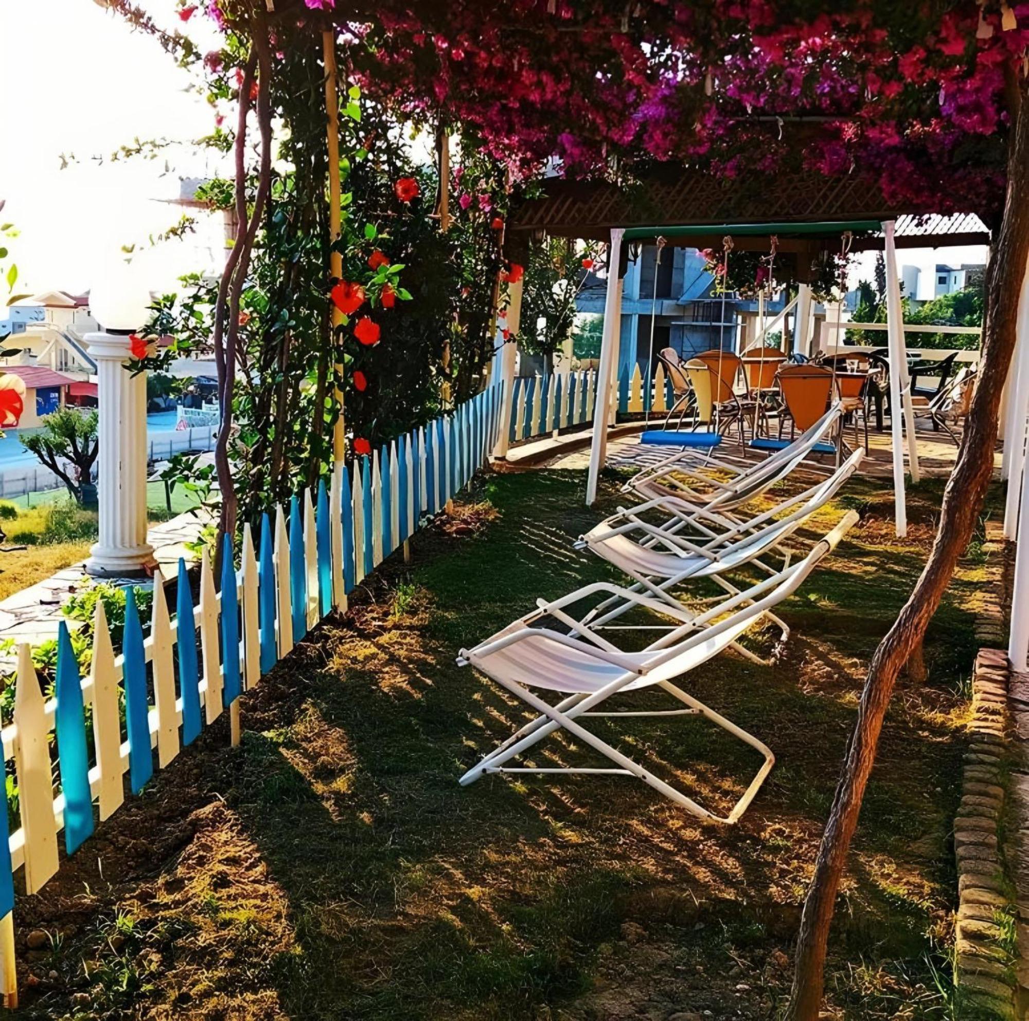 Hotel Sirena Radhime Bagian luar foto