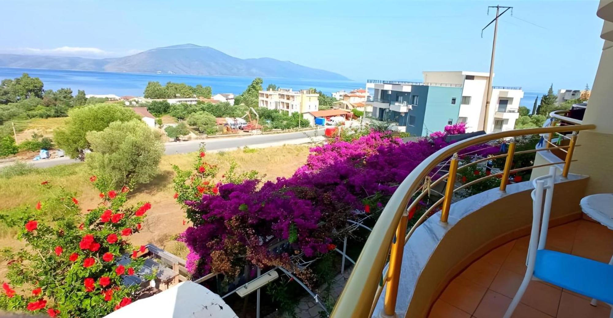 Hotel Sirena Radhime Bagian luar foto