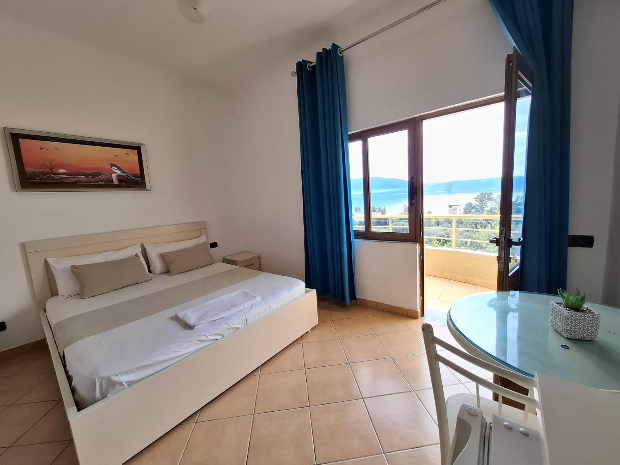 Hotel Sirena Radhime Bagian luar foto