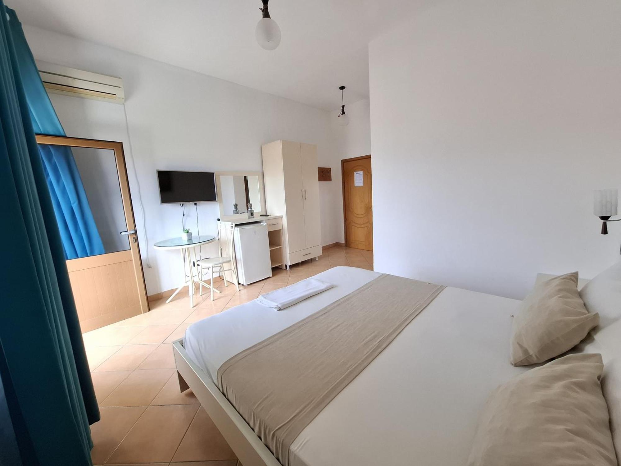 Hotel Sirena Radhime Bagian luar foto