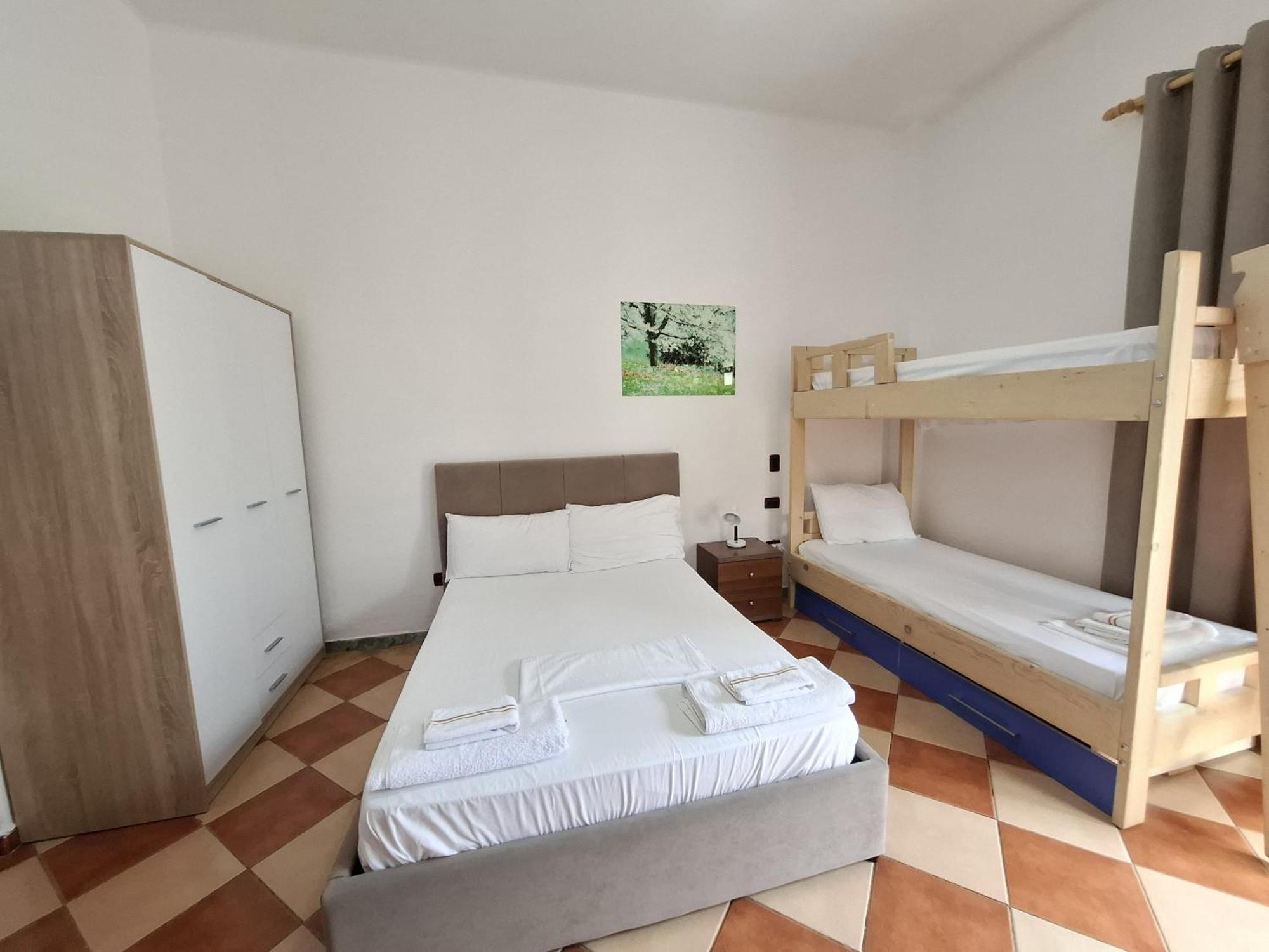 Hotel Sirena Radhime Bagian luar foto