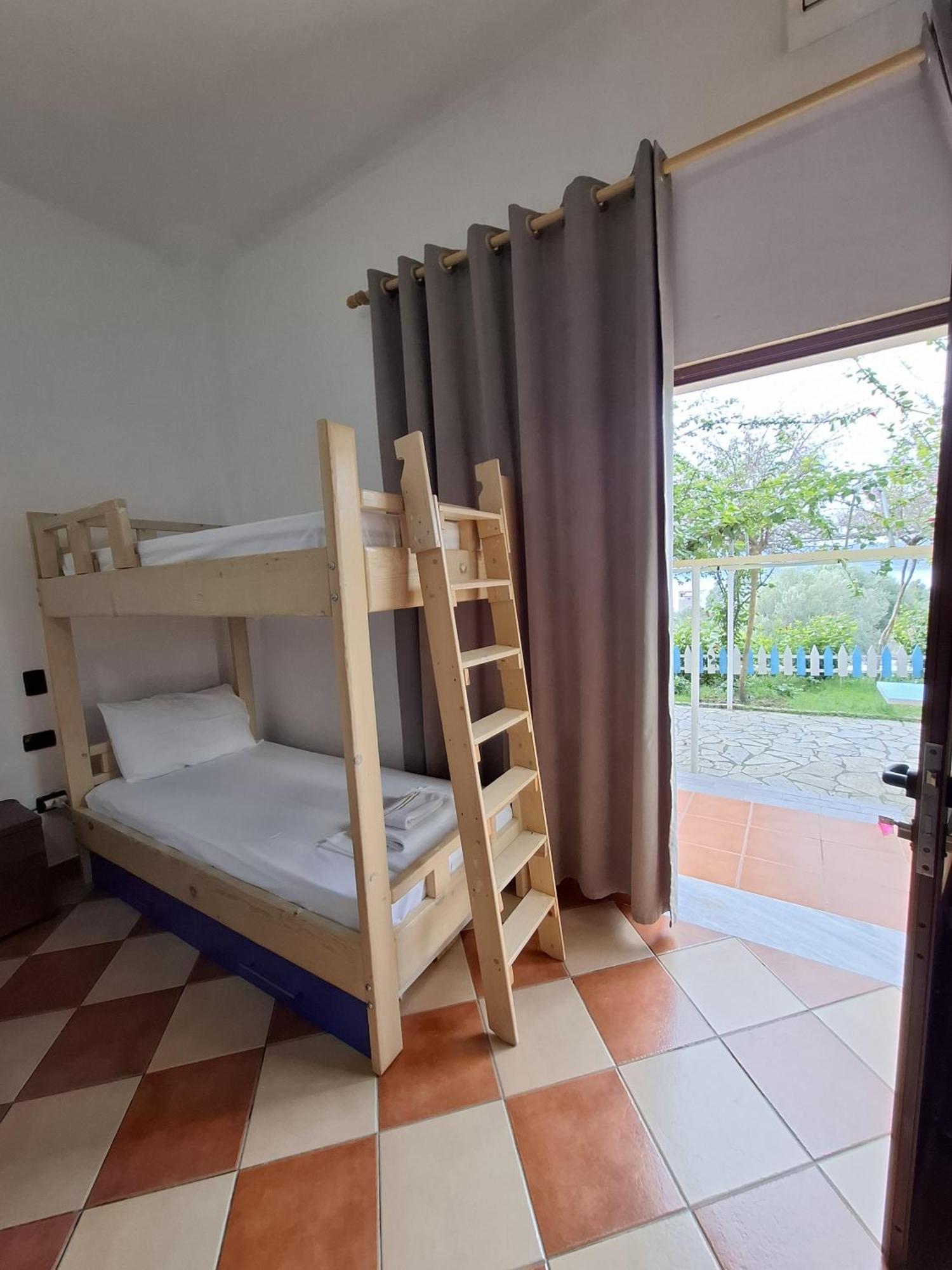 Hotel Sirena Radhime Bagian luar foto